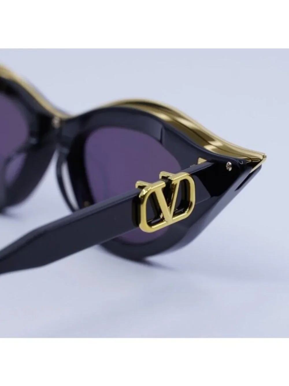 Valentino V-GOLDCUT-II VLS-114A Sunglasses Black/Yellow Gold Cat Eye Frame